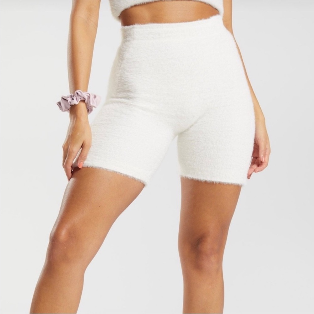 Whitney Simmons × Gymshark Eyelash
Knit Shorts | Size M